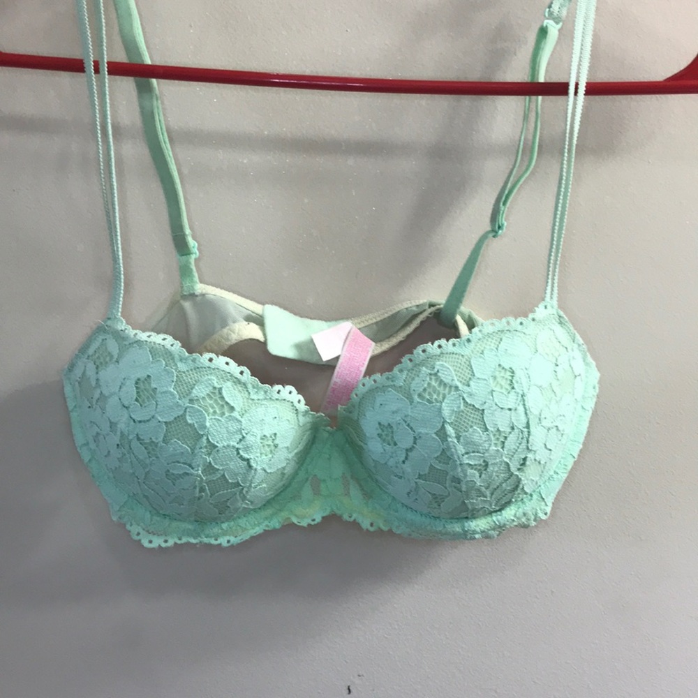 Adorable Mint VS/PINK Bra
